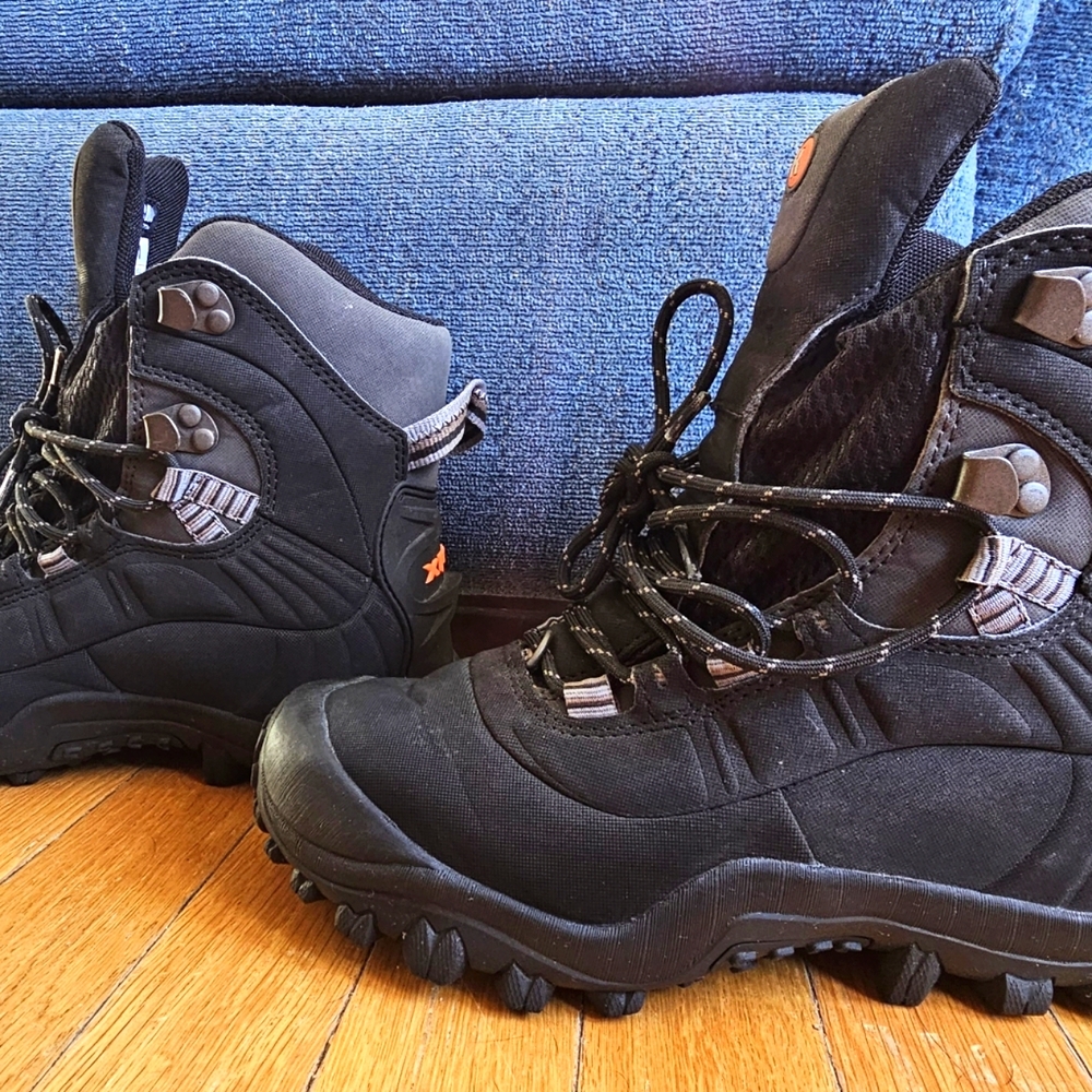 Xpedi snow boots! 🧡🖤🧡